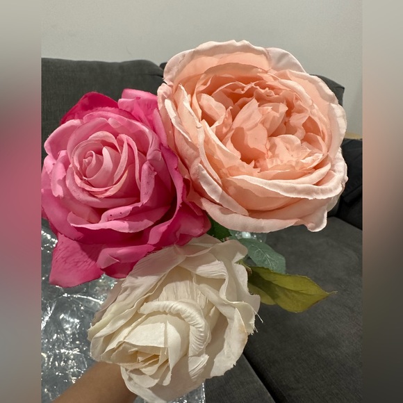 Artificial Flowers - Picture 1 of 4